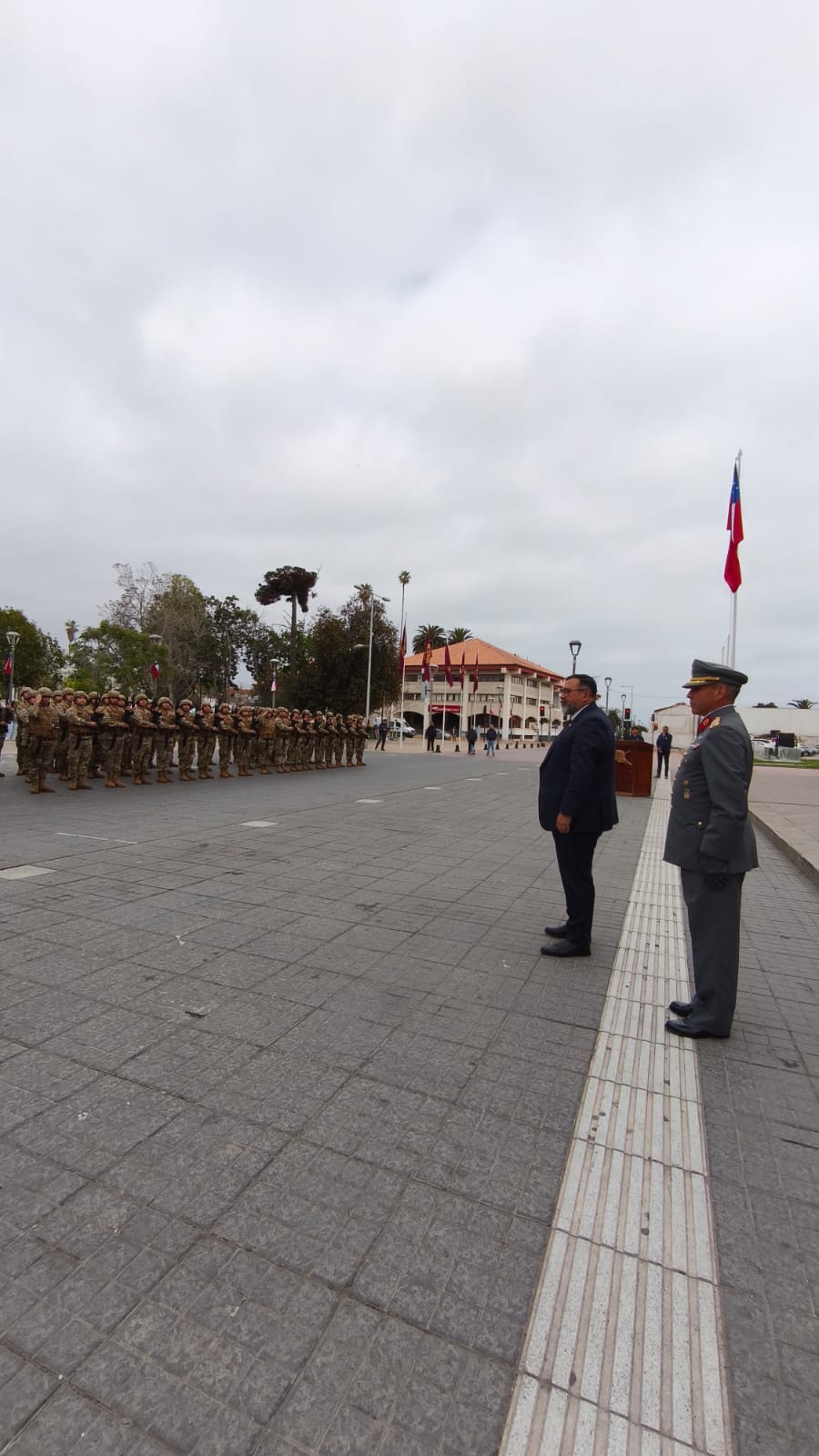 Ejército iza pabellón nacional por fiestas patrias y es reconocido por su despliegue durante el sistema frontal