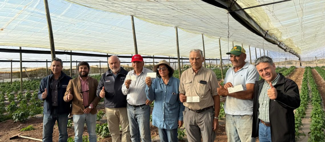Autoridades visitaron a usuarios(as) de Ovalle para hacerles entrega del FOA 01