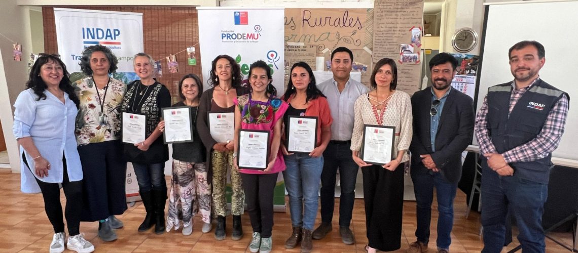 Durante 3 años INDAP y PRODEMU acompañaron de manera integral el desarrollo productivo y personal de las 21 egresadas del Programa Mujeres Rurales 02